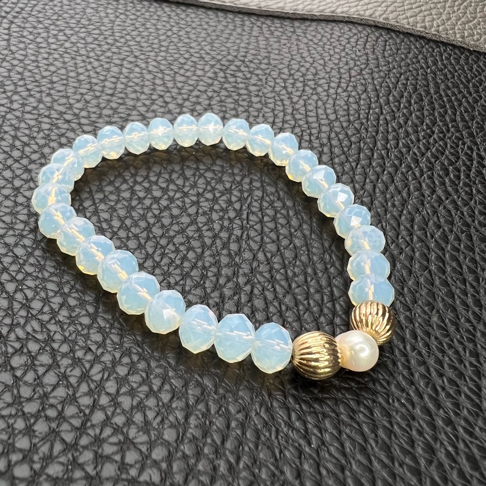 Vintage Pearlescent Faceted Glass Gold & Pearl Beaded Stretch Bracelet 7" - Picture 4 of 7